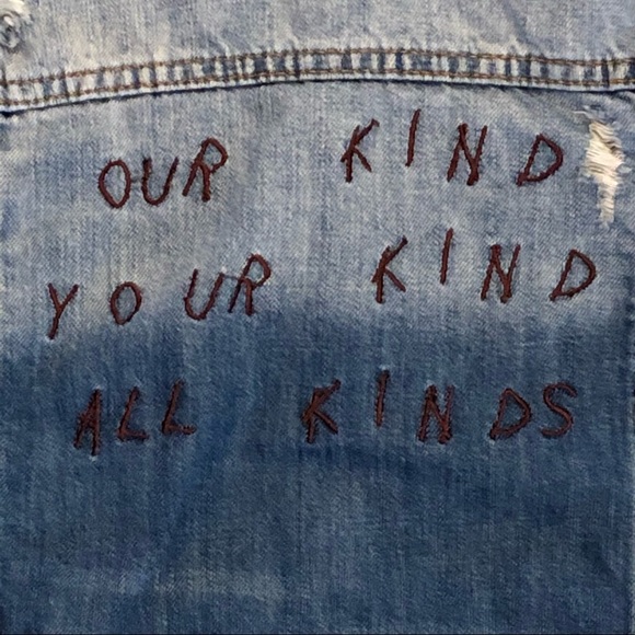 7 For All Mankind • KIND Distressed Denim Jacket - M - Picture 8 of 10